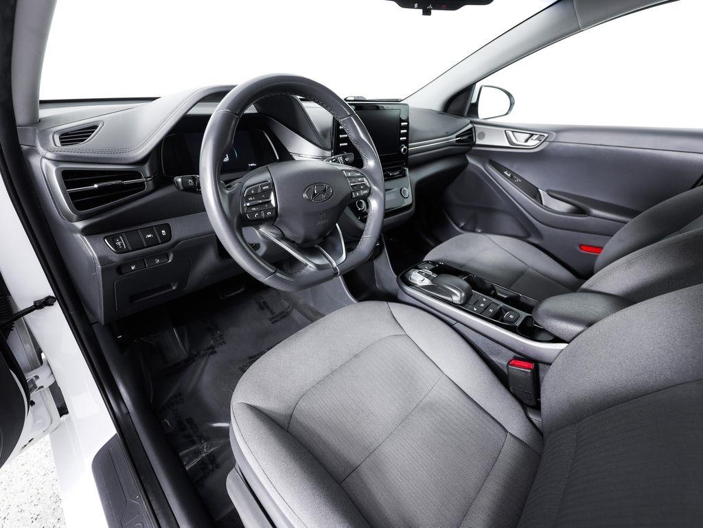 Hyundai Ioniq Electric SE Hatchback 2021