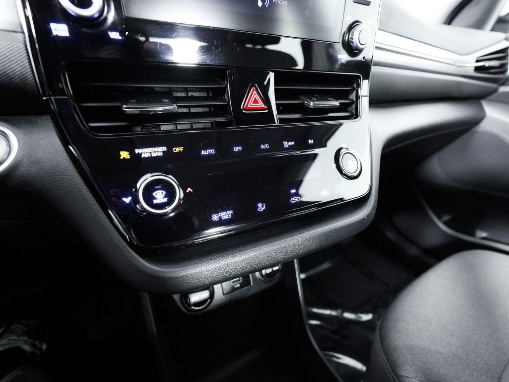 Hyundai Ioniq Electric SE Hatchback 2021