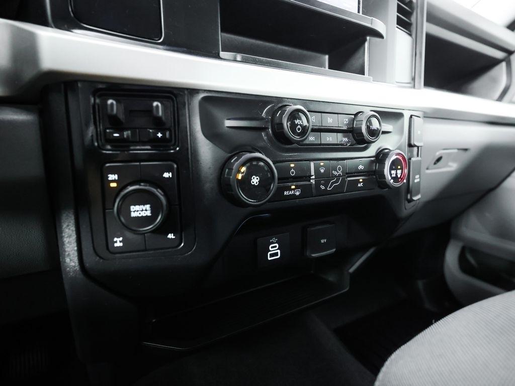 Ford Super Duty F-250 SRW King Ranch 4WD Crew Cab 8' Box 2023