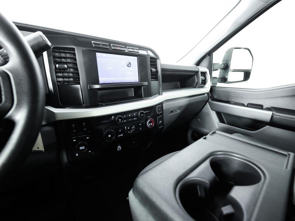 Ford Super Duty F-250 SRW King Ranch 4WD Crew Cab 8' Box 2023