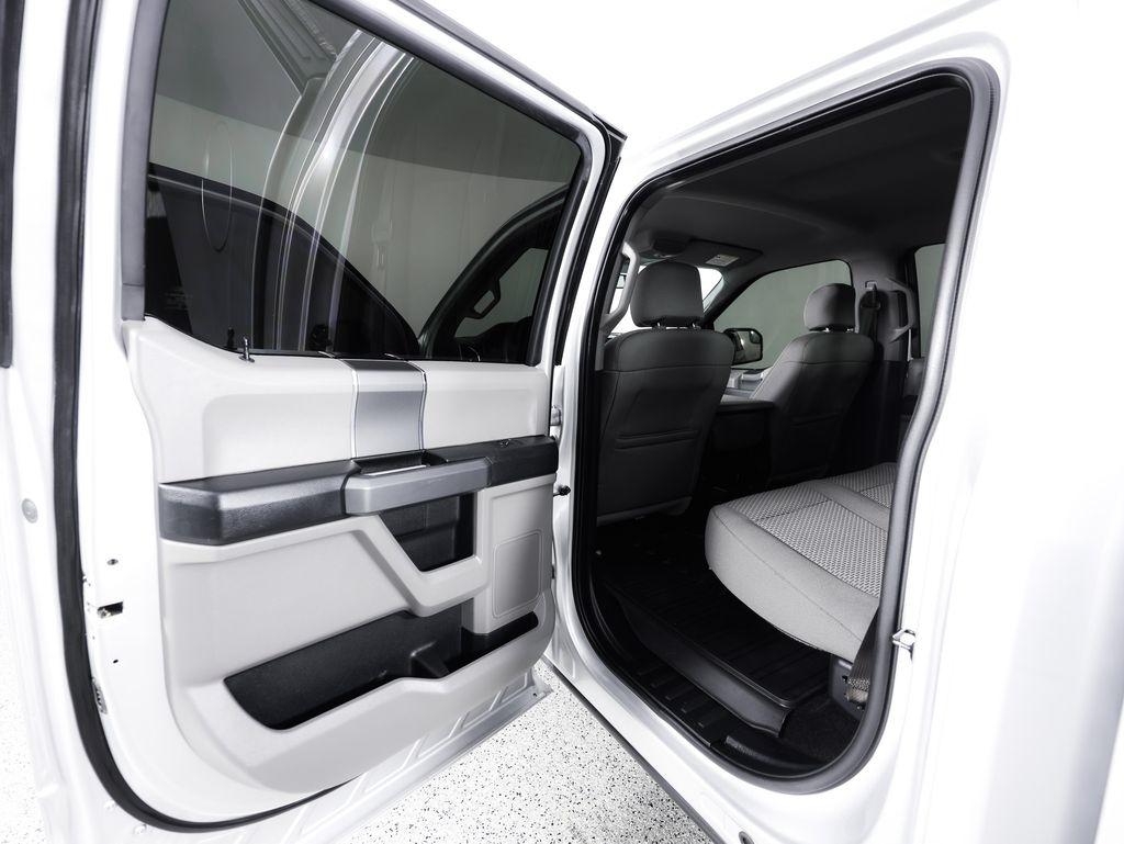 Ford F-150 4WD SuperCrew 145" Lariat 2015