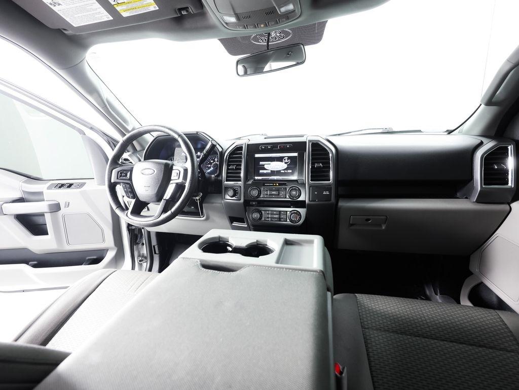 Ford F-150 4WD SuperCrew 145" Lariat 2015
