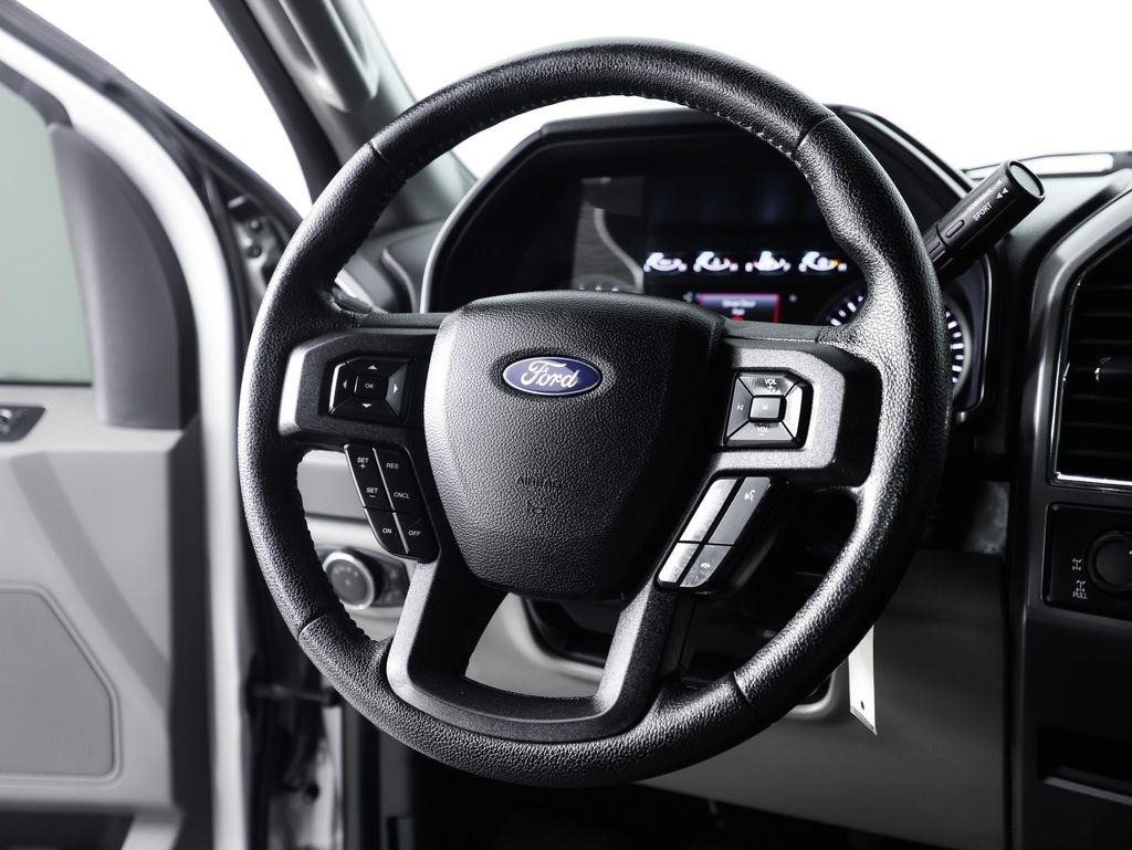 Ford F-150 4WD SuperCrew 145" Lariat 2015