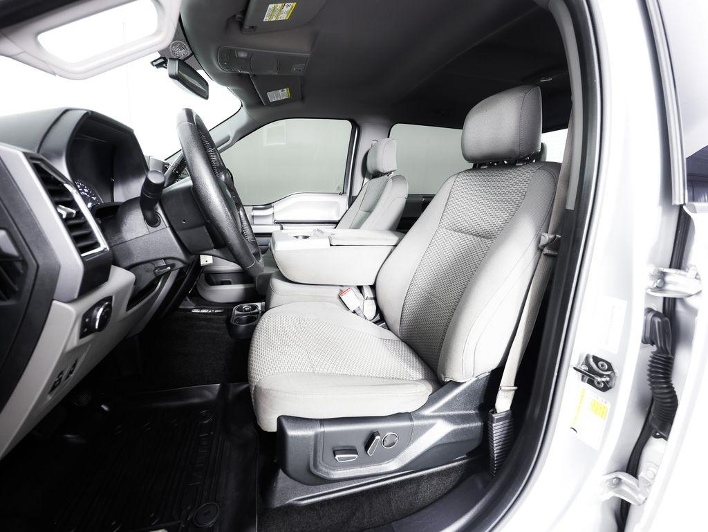 Ford F-150 4WD SuperCrew 145" Lariat 2015