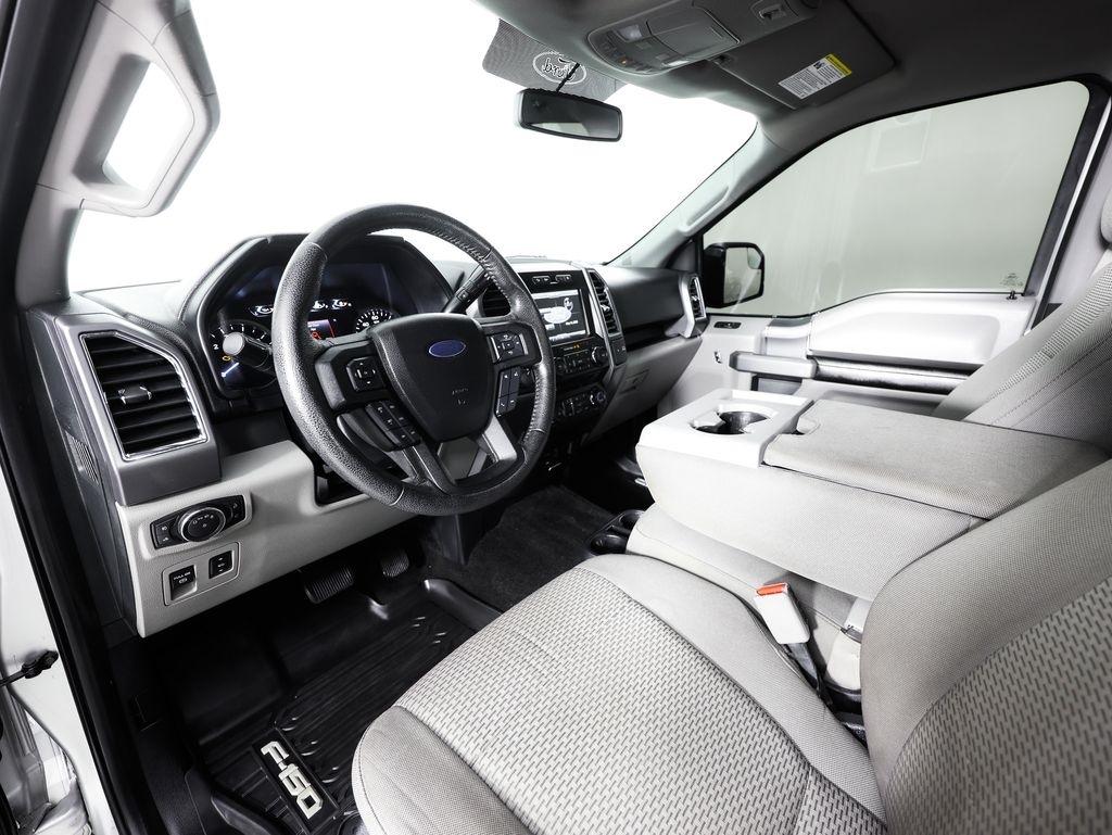Ford F-150 4WD SuperCrew 145" Lariat 2015