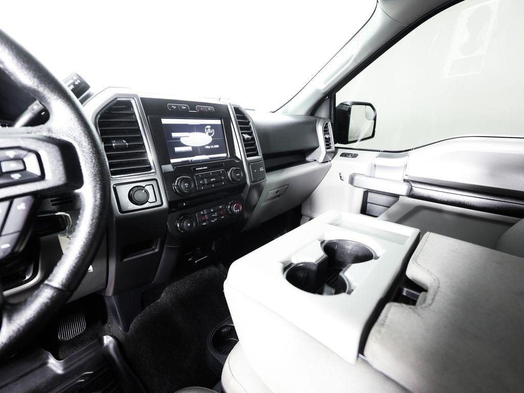 Ford F-150 4WD SuperCrew 145" Lariat 2015