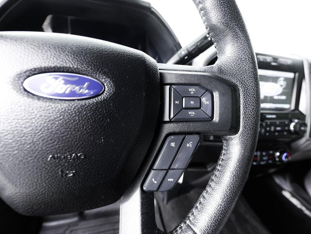 Ford F-150 4WD SuperCrew 145" Lariat 2015