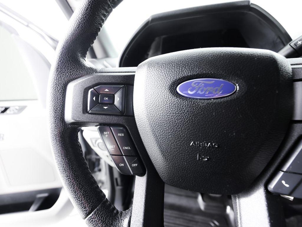 Ford F-150 4WD SuperCrew 145" Lariat 2015