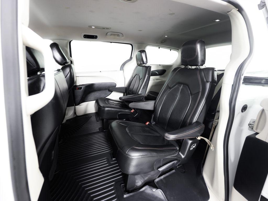 Chrysler Pacifica Touring L FWD 2020