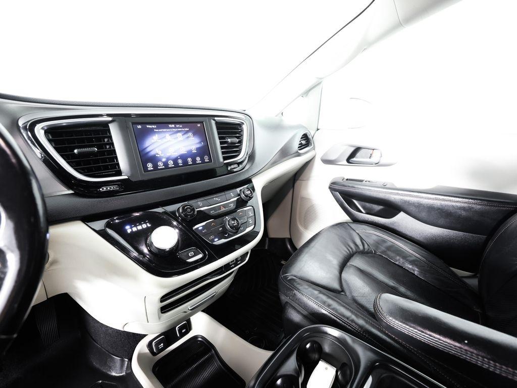 Chrysler Pacifica Touring L FWD 2020