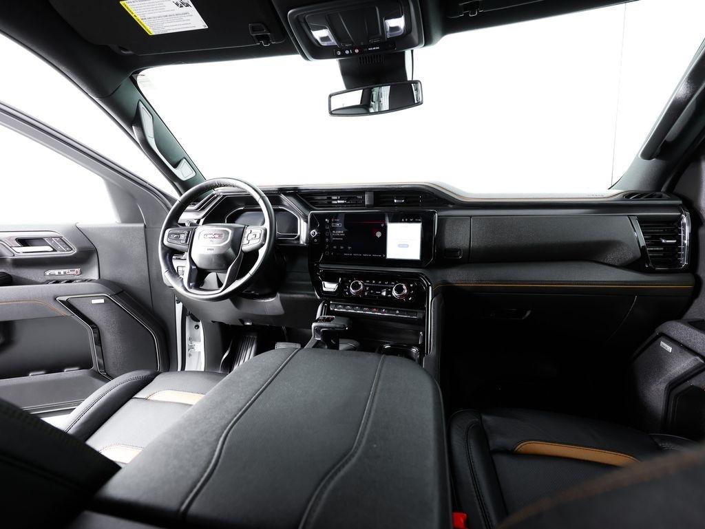 GMC Sierra 1500 4WD Crew Cab 147" AT4 2025