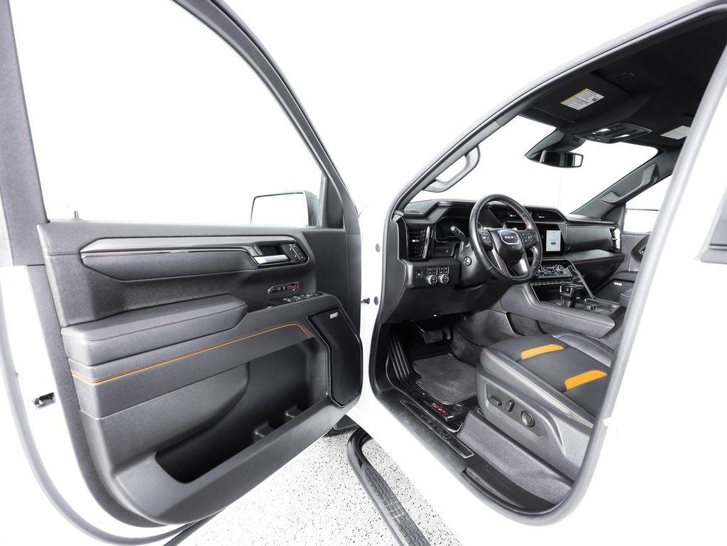 GMC Sierra 1500 4WD Crew Cab 147" AT4 2025