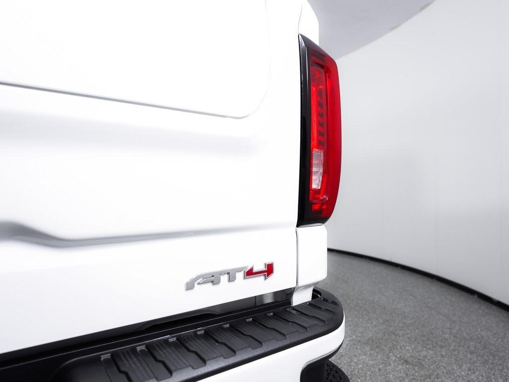 GMC Sierra 1500 4WD Crew Cab 147" AT4 2025