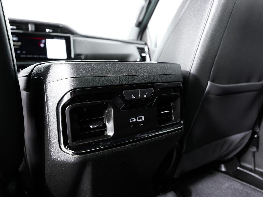 GMC Sierra 1500 4WD Crew Cab 147" AT4 2025