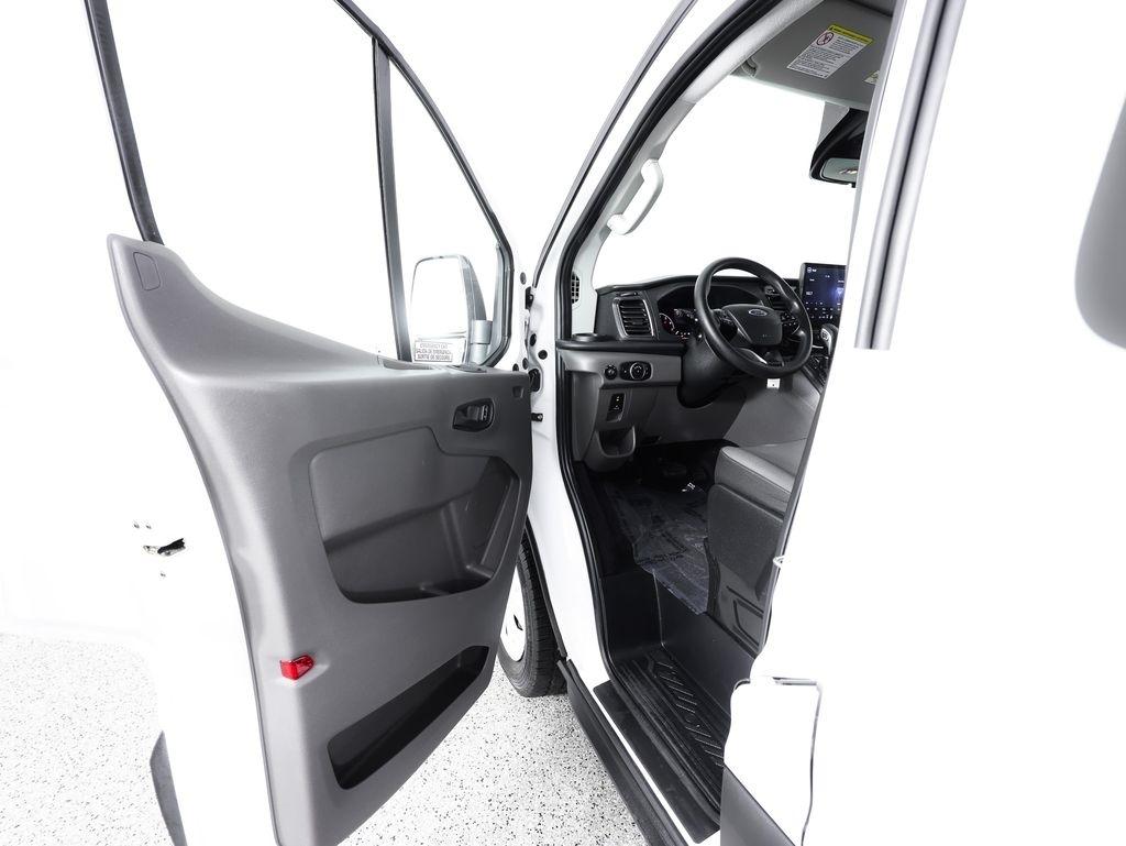 Ford Transit Passenger Wagon T-350 148" Low Roof XLT RWD 2024