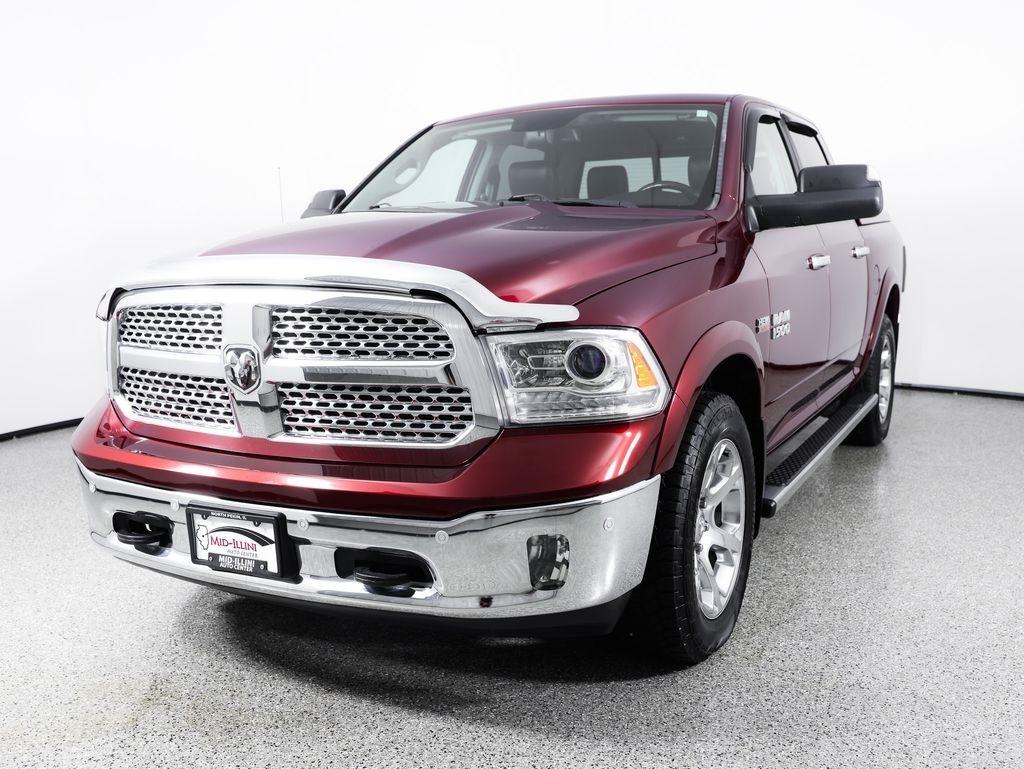 RAM 1500 4WD Crew Cab 140.5" Laramie 2016