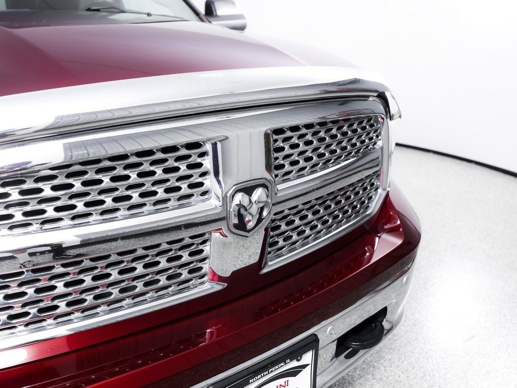 RAM 1500 4WD Crew Cab 140.5" Laramie 2016