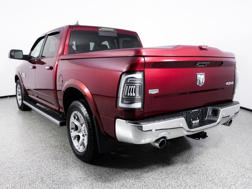 RAM 1500 4WD Crew Cab 140.5" Laramie 2016
