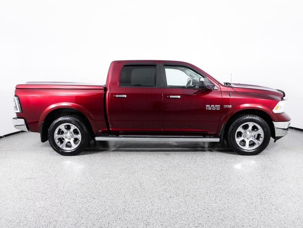 RAM 1500 4WD Crew Cab 140.5" Laramie 2016