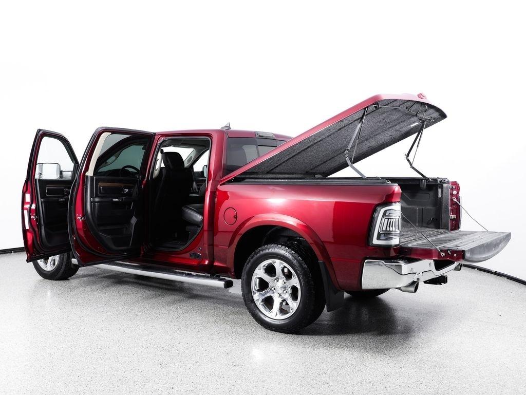 RAM 1500 4WD Crew Cab 140.5" Laramie 2016