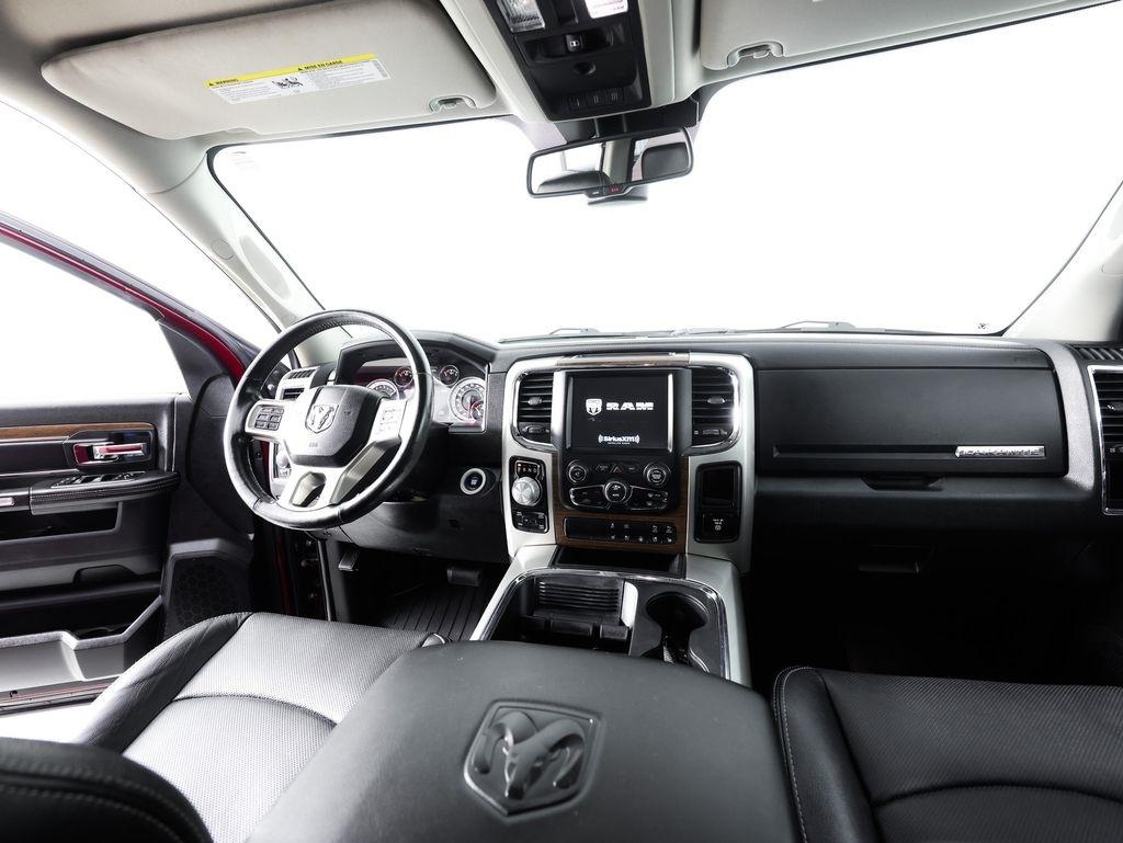 RAM 1500 4WD Crew Cab 140.5" Laramie 2016