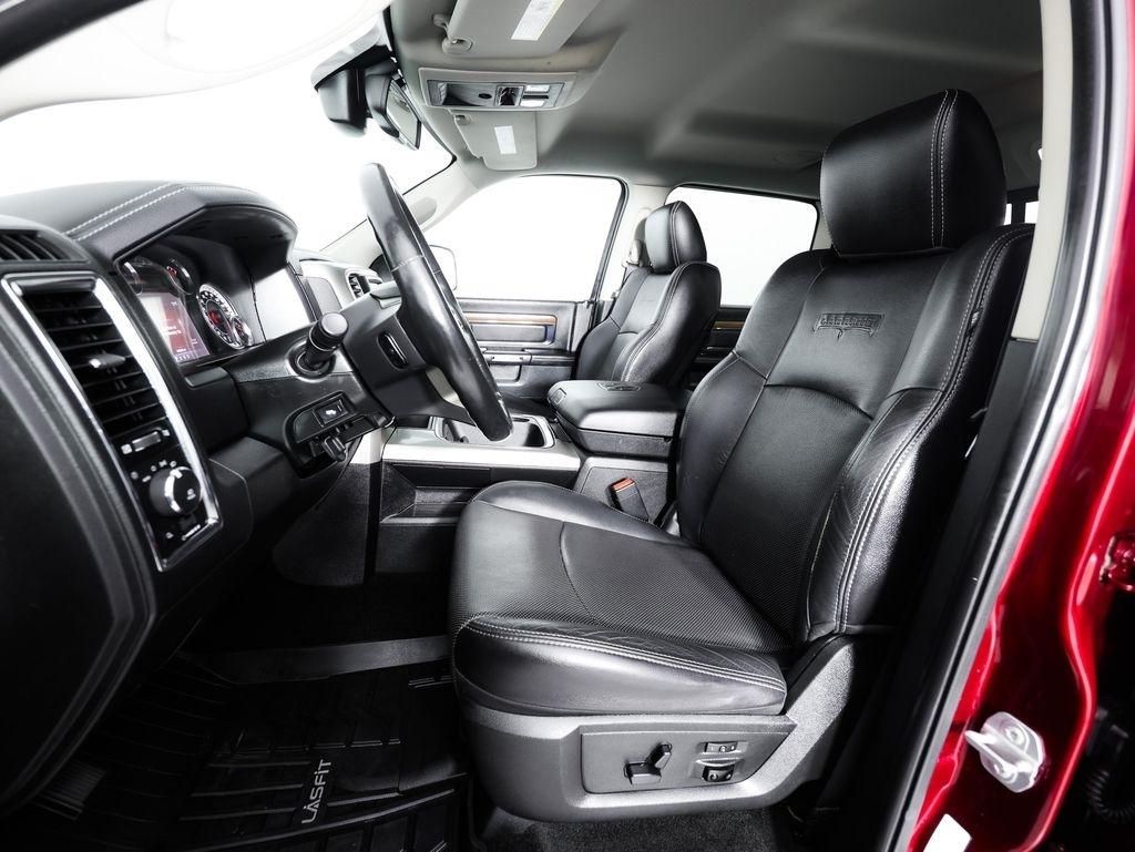 RAM 1500 4WD Crew Cab 140.5" Laramie 2016