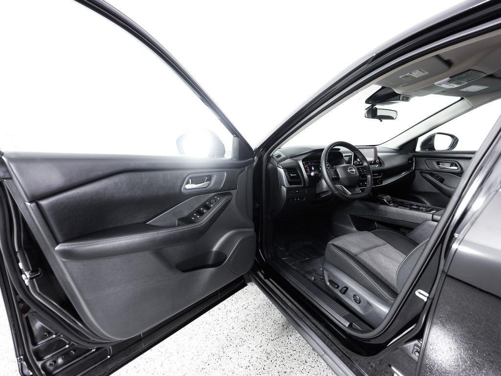 Nissan Rogue AWD SV *Ltd Avail* 2026
