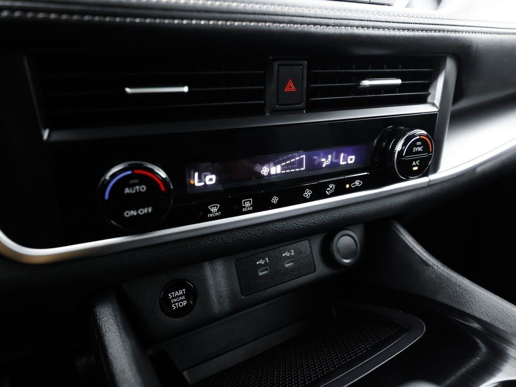 Nissan Rogue AWD SV *Ltd Avail* 2026