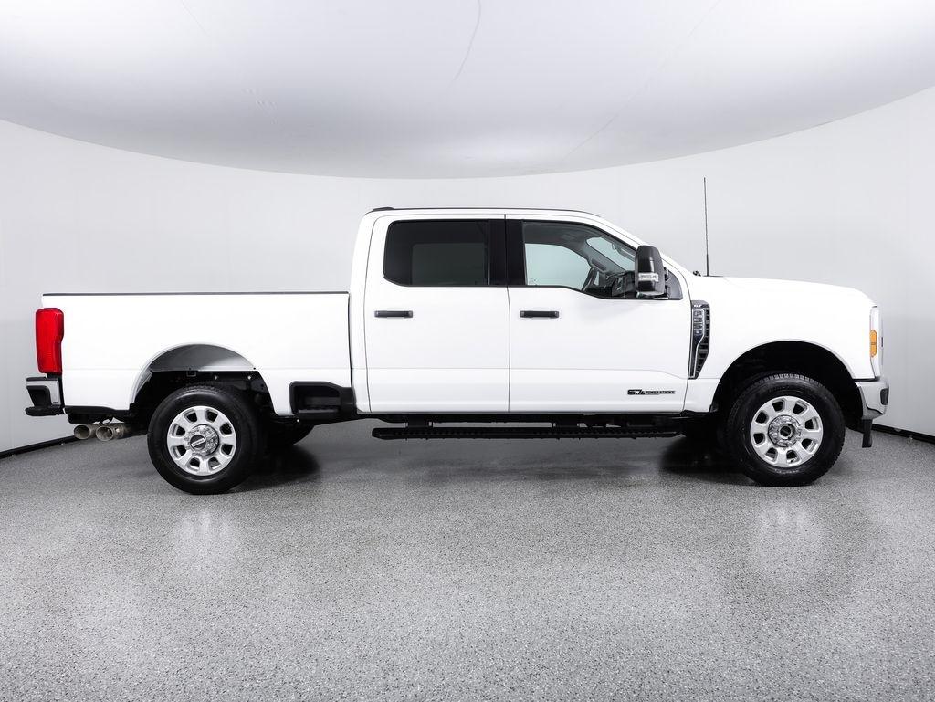 Ford Super Duty F-350 SRW King Ranch 4WD Crew Cab 8' Box 2024