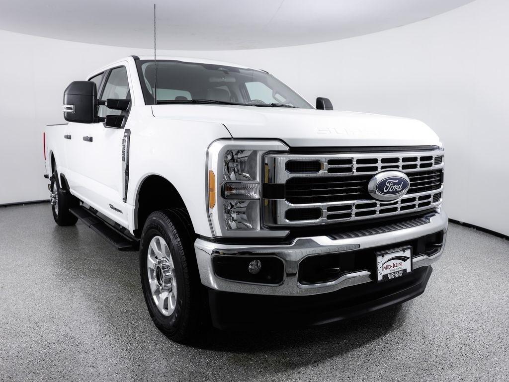 Ford Super Duty F-350 SRW King Ranch 4WD Crew Cab 8' Box 2024