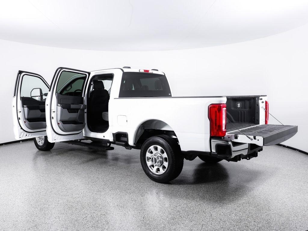Ford Super Duty F-350 SRW King Ranch 4WD Crew Cab 8' Box 2024