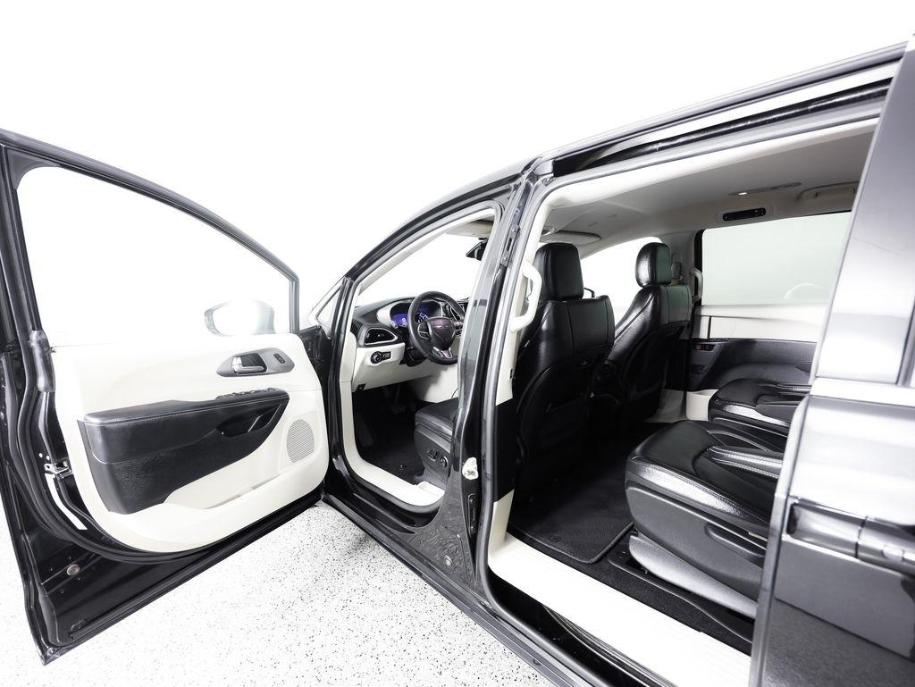 Chrysler Pacifica Hybrid Touring L FWD 2022