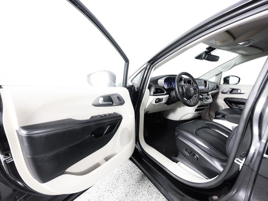 Chrysler Pacifica Hybrid Touring L FWD 2022