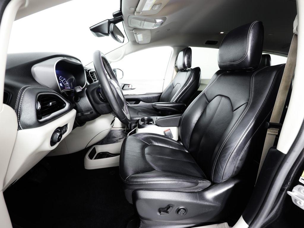 Chrysler Pacifica Hybrid Touring L FWD 2022