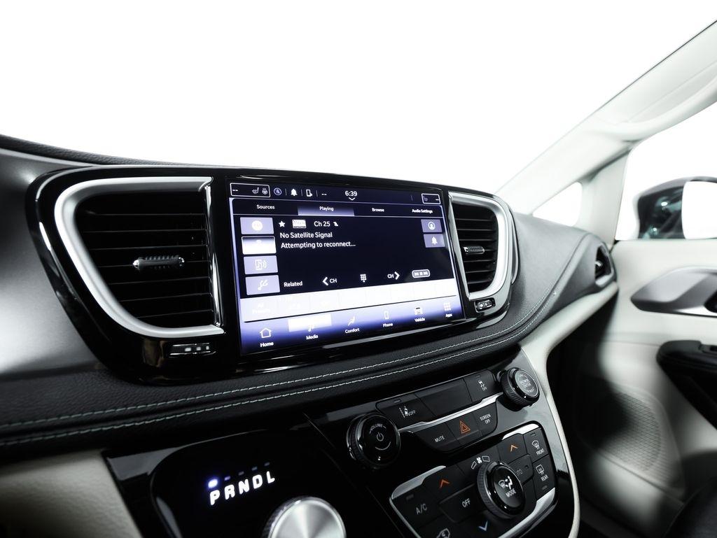 Chrysler Pacifica Hybrid Touring L FWD 2022