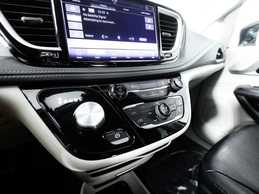 Chrysler Pacifica Hybrid Touring L FWD 2022