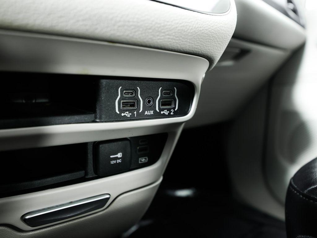Chrysler Pacifica Hybrid Touring L FWD 2022
