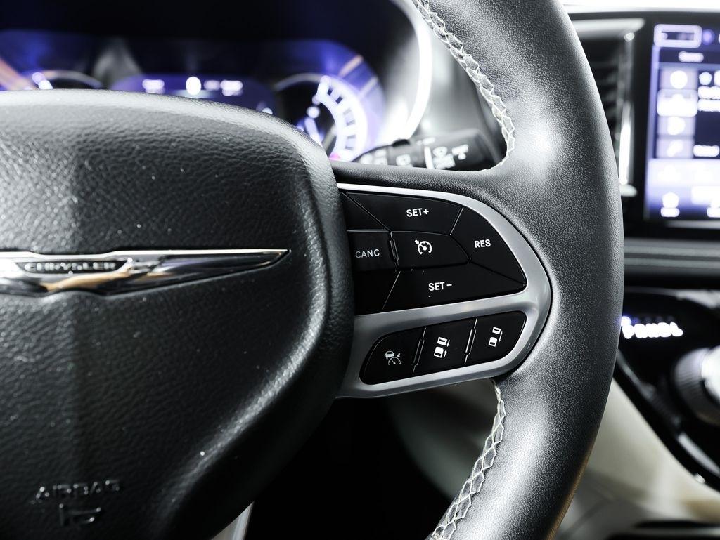Chrysler Pacifica Hybrid Touring L FWD 2022