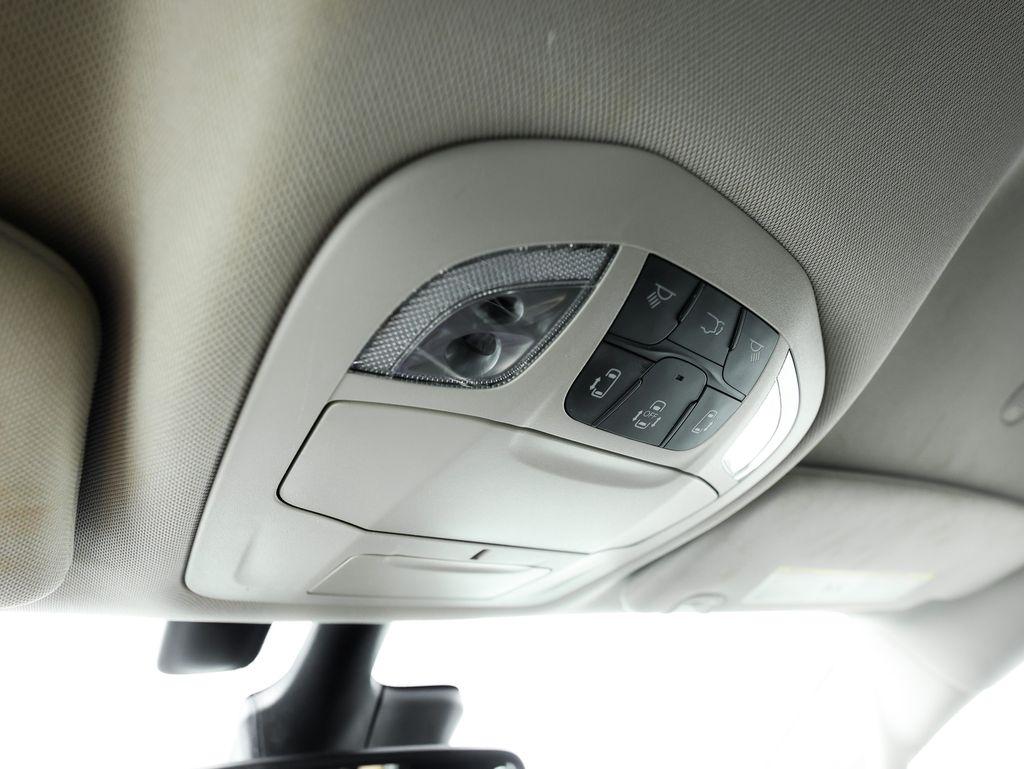 Chrysler Pacifica Hybrid Touring L FWD 2022