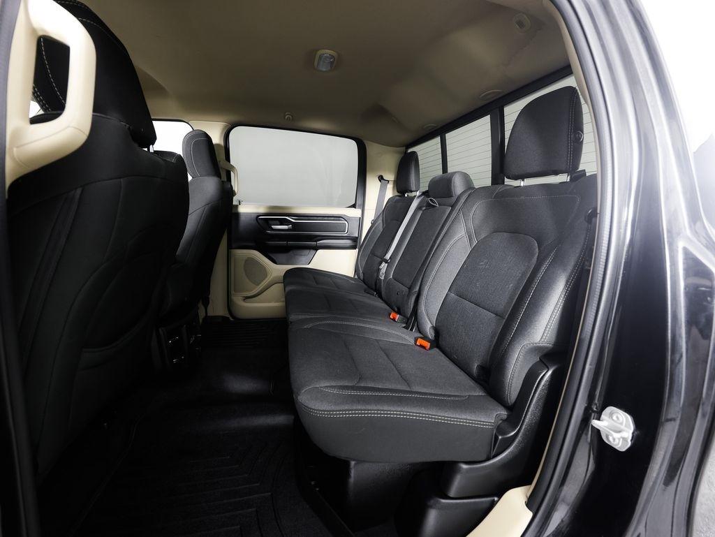 RAM 1500 Big Horn 4x4 Crew Cab 5'7" Box 2020