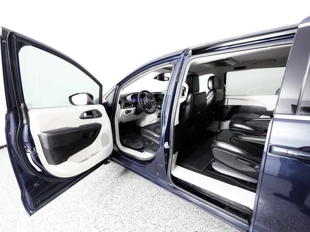 Chrysler Pacifica Hybrid Touring L FWD 2023