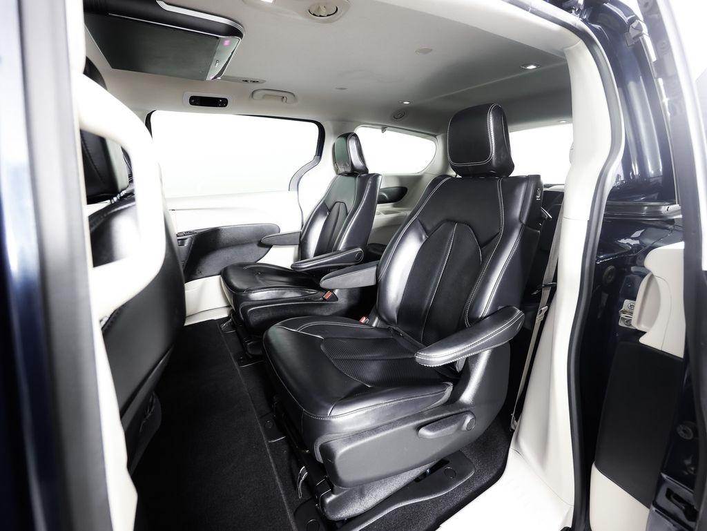 Chrysler Pacifica Hybrid Touring L FWD 2023