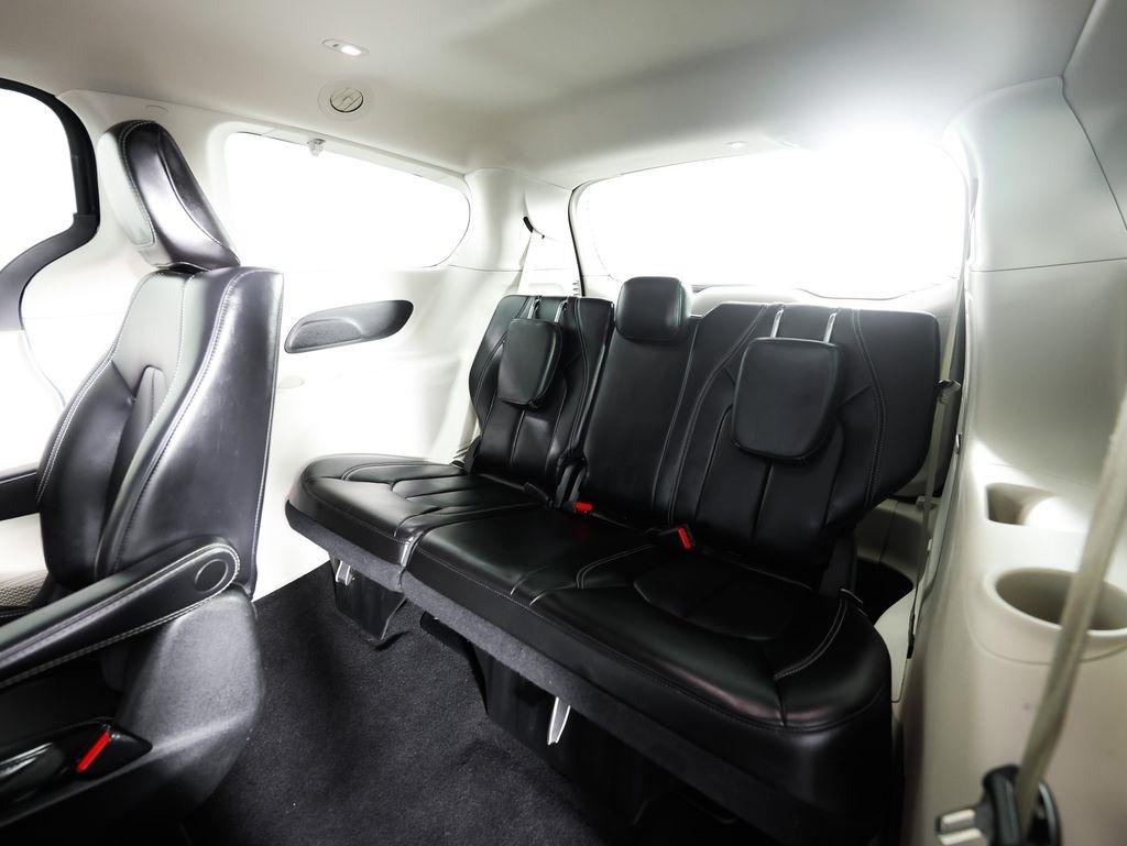 Chrysler Pacifica Hybrid Touring L FWD 2023