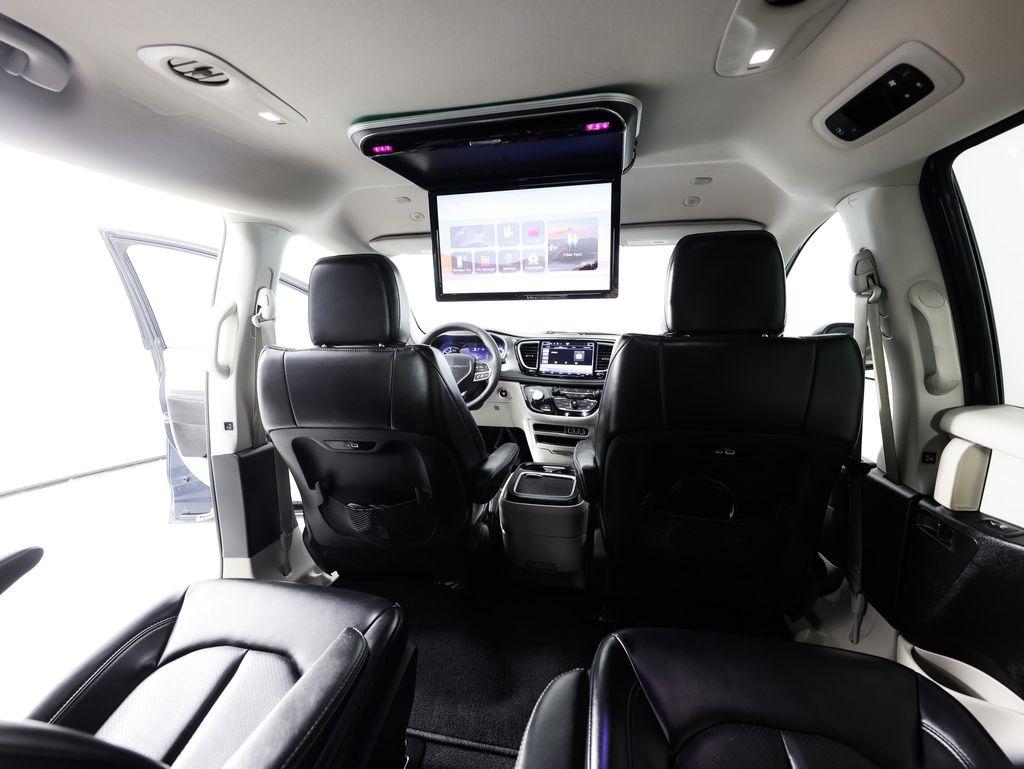 Chrysler Pacifica Hybrid Touring L FWD 2023