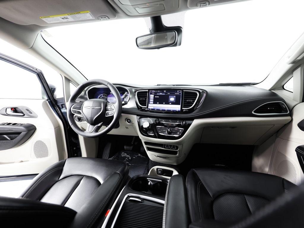 Chrysler Pacifica Hybrid Touring L FWD 2023