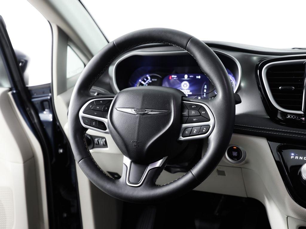 Chrysler Pacifica Hybrid Touring L FWD 2023
