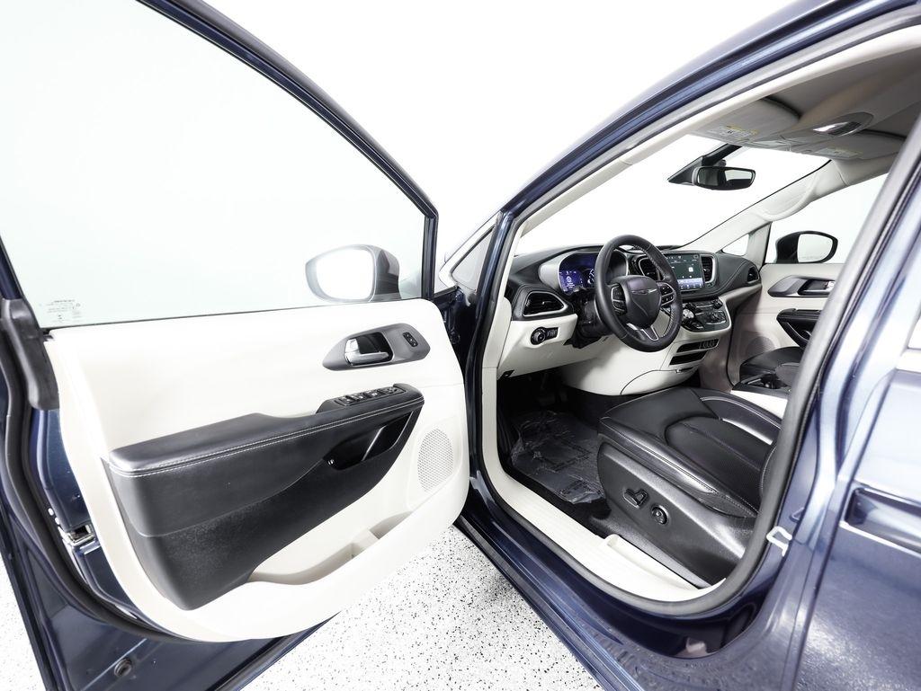 Chrysler Pacifica Hybrid Touring L FWD 2023