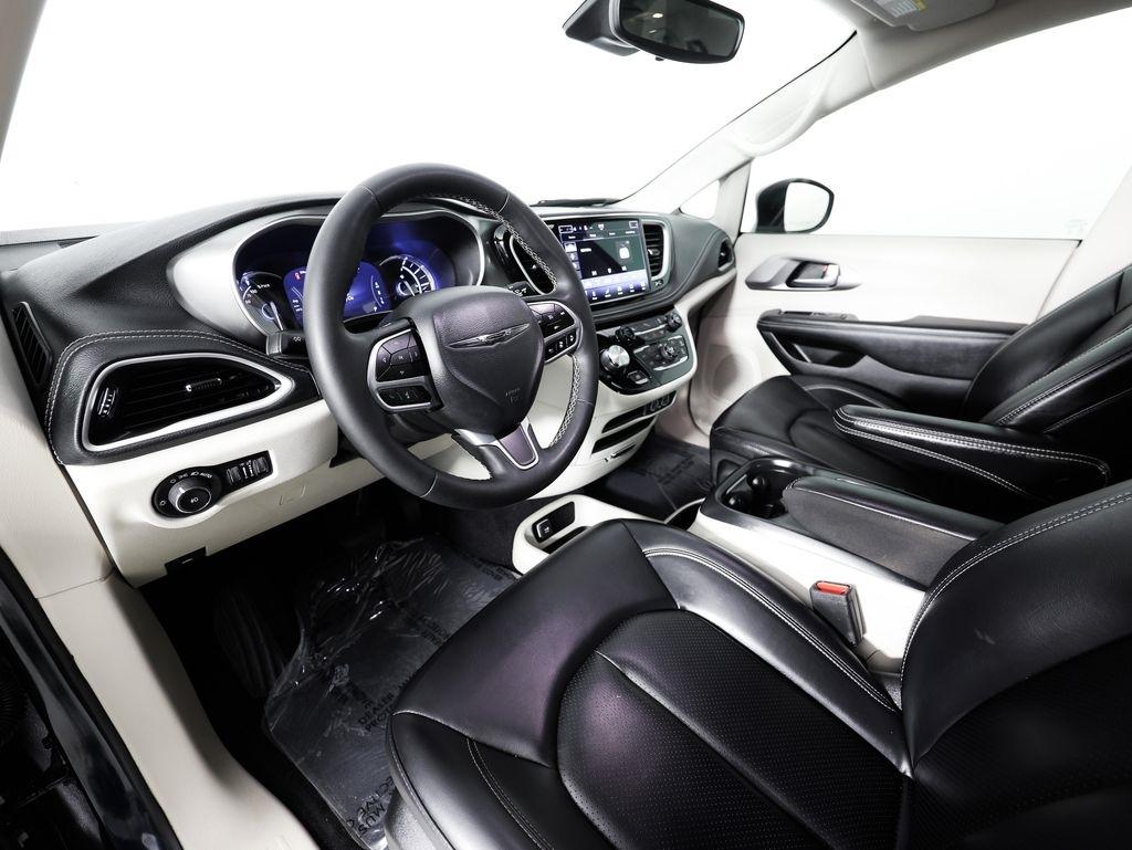 Chrysler Pacifica Hybrid Touring L FWD 2023