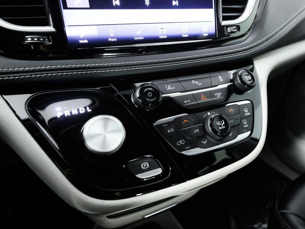 Chrysler Pacifica Hybrid Touring L FWD 2023