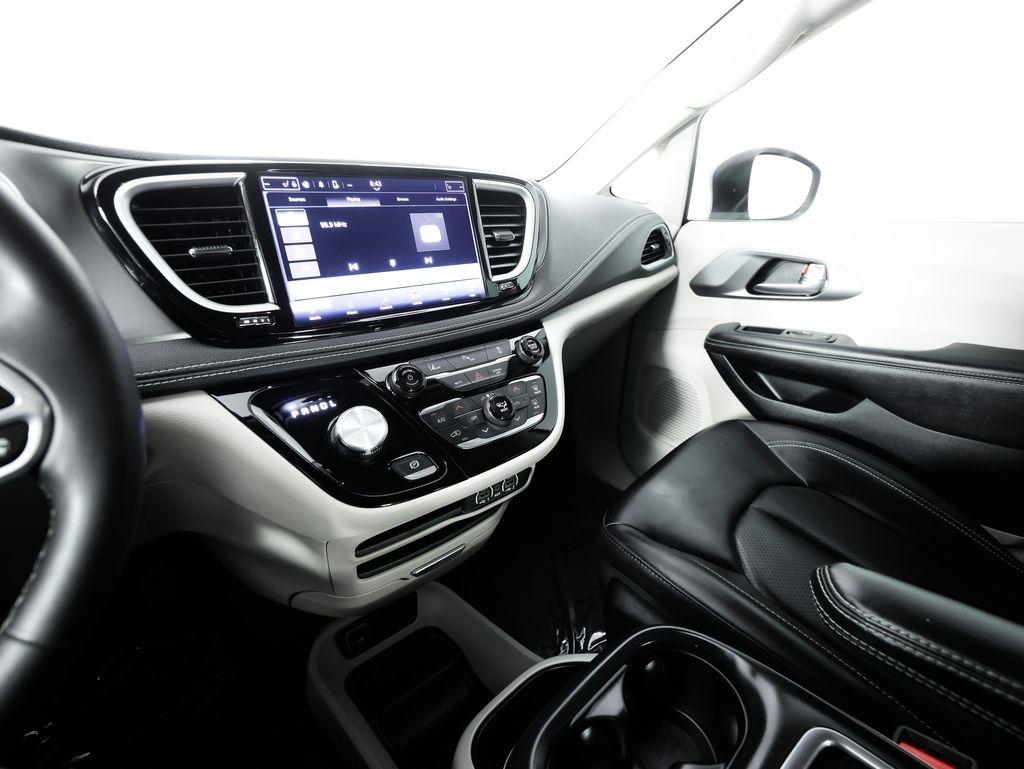 Chrysler Pacifica Hybrid Touring L FWD 2023